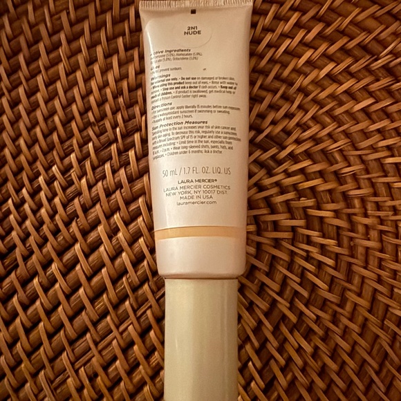 Laura Mercier Tinted Moisturizer Light Revealer Natural Skin 2N1 NUDE Opened Box - Picture 2 of 3
